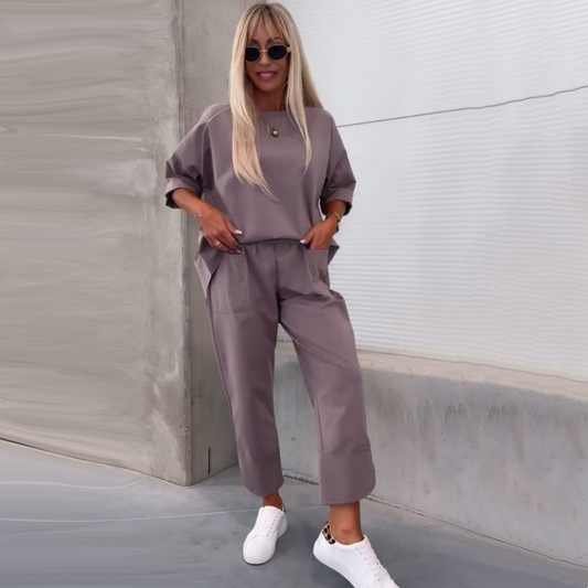🎁 Hot Sale 49% OFF 🔥Women’s Casual Solid Short-Sleeve Tops ＆ Pants Two-Piece Set