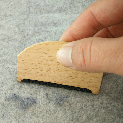 🎁 Hot Sale 49% OFF 🔥Manual Wooden Fabric Shaver for Clothes