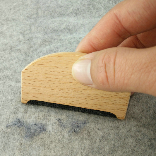 🎁 Hot Sale 49% OFF 🔥Manual Wooden Fabric Shaver for Clothes